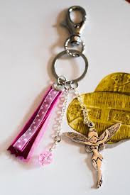 Porte Cles Fee Clochette Dans Les Tons De Rose Et Violet Divers Rubans Rose Violet Et A Pois Perle Craquelee Rose Et Blanche Breloqu Purse Chain Key