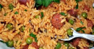 Riz Aux Saucisses Et Petits Pois Riz A La Saucisse Recette Petit Pois Plat Avec Du Riz