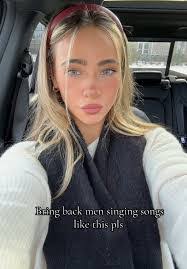 Daniella Cooper's Instagram, Twitter & Facebook