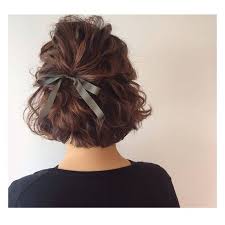 ボブ ショート向け 簡単ねじりんぱハーフアップヘアアレンジ curet キュレット まとめ ショートボブ 結婚式 ボブ 結婚式 ボブ ヘアアレンジ 結婚式
