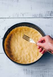 Zuerst rhabarber, dann quarkcreme in der springform verteilen. Rhabarberkuchen Mit Streuseln Einfaches Kuchenrezept Klara S Life