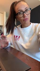 Lindsay Noonan's Instagram, Twitter & Facebook