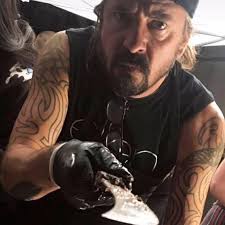 When Dave Grohl asks you to have some of his barbecue, you have some of his  barbecue, muthafucka! 😂 From the Instagram stories here:  https://instagram.com/neilgavadeel #davegrohl #pitmastergrohl #bbqwithdave