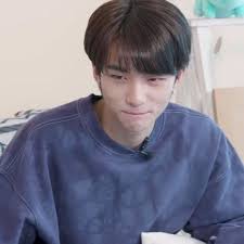 Ibaratnya, muka ganteng itu relatif tapi penampilan rapih itu pilihan. 740 Hyunjin Ideen In 2021 Farbstift Kunst Kpop Kind Meme