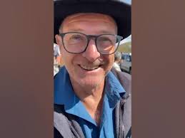 LA PLACE DU VILLAGE:À 96 ans, Robert, doyen de Chevrier a une pêche d'enfer 