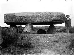 Locmariaquer Le Dolmen De La Table Des Marchand Locmariaquer Bretagne Et Archeologie
