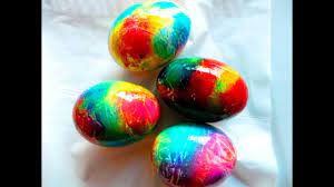 Ouă de aur de paște cu buchet de in liniu auriu uscat pe fundal alb. Oua Vopsite De Pasti Cea Mai Rapida Metoda Garantat How To Dye Easter Eggs Youtube