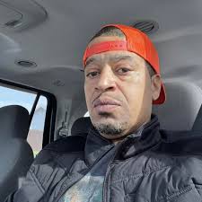 Who do y'all think has the best chicken gyros in the city ?