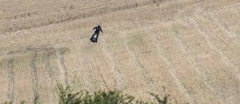 En raison de la distance, franky zapata devait obligatoirement se réapprovisionner en kérosène, qu'il stocke dans son sac à dos. Traversee De La Manche En Flyboard A La Base Zapata Voulait Juste Voler Le Point