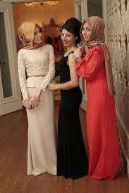 Lace dress, headband and rantai manik. 22 Dinner Outfit Ideas Hijabi Fashion Hijab Fashion Muslimah Fashion