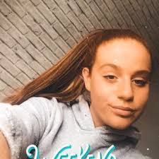 Ella Crow's Instagram, Twitter & Facebook