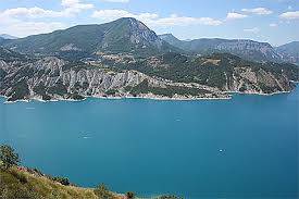 Camping ouvert du 1er mai au 30 septembre 2021. Hautes Alpes Lac De Serre Poncon Lacs Lac De Serre Poncon Embrunais Et Serre Poncon Hautes Alpes Alpes Routard Com