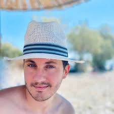 What are some good suggestions for a mono black deck? Just not Rats because  I know a few people that have Rat decks