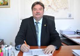 Pacientul stă întins pe spate, inconștient, învelit până la jumătate. Nu Ai Card De SÄƒnÄƒtate IatÄƒ Ce Trebuie SÄƒ Faci DeÈ™teptarea Ziarul BacÄƒului