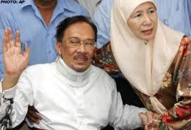 The perfect anwar ibrahim musibah animated gif for your conversation. Malaysian Politician Anwar Ibrahim Freed From Prison In Dramatic Court Ruling