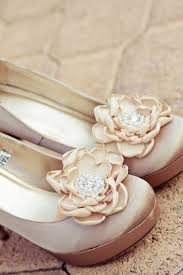 Add A Shoe Clip Flower To Bridesmaid Shoes Flowers By Lisa Wade Photography By Xanadu Dummert Photography