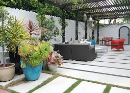 Designer david bromstad takes an empty patio and turns it into moroccan paradise inspired by miami restaurant tantra. Moroccan Patios Courtyards Ideas Photos Decor And Inspirations