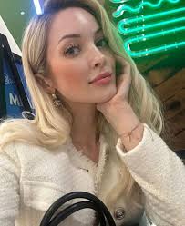 Hi I'm divorced 💔 and looking for new friends, I don't care where you come  from Give me a little hello, Salve is free. but a little hello It means a  lot