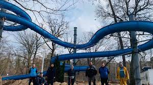Vor ende der öffnungszeit am vormittag und nachmittag. Die Neue Rutsche Ist Fertig Frankfurt
