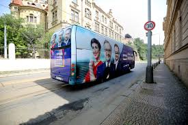 Complete your james williams & emil . Fotoglosa Autobusem Spolu Kolem Strakovky Do Zaplivaneho Prujezdu A K Mari Magdalene