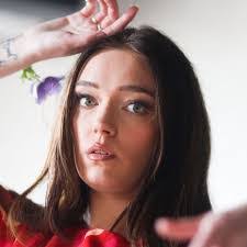 Jolene Collins's Instagram, Twitter & Facebook