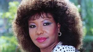 Etab, a primeira voz saudita: 25 anos de “Jani Al-Asmar”