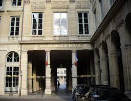 Il est juge de la conformité de la loi au bloc de constitutionnalité, du contrôle de l'élection. Le Conseil Constitutionnel Censure Sept Cavaliers Budgetaires De