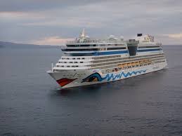 Dsds daniel küblböck trifft auf aida angela merkel neu. Daniel Kublbock Von Bord Der Aidaluna Gesprungen Keine Rettung Es Gibt Keinen Notfall Raum