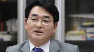 박용만 대한상공회의소 회장이 15일 이재용 삼성전자005930 부회장을 선처해달라고 법원에 요청했다. Zwarkdqtncvslm