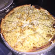 The pizza kind of overtook the show and made in my opinion the mac and cheese pointless and probably could have just used plain elbow macaroni for less calories. Mac N Cheese Pizza So Good Bild Von Za Cambridge Tripadvisor