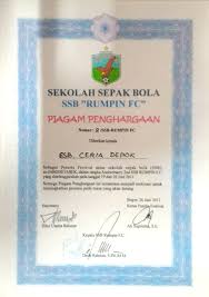Jan 03, 2013 · contoh piagam penghargaan futsal 1. Sekolah Sepak Bola Ceria Piagam Penghargaan
