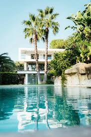 Autour D Une Piscine Tres Exotique Hotel Piscine Piscines De Reve Et Piscine