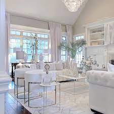 Gunaydin Guzel Insanlar Beyaz Kullanmasi Zor Fakat En Guzel Renk Her Seyle Kombin Yapabili White Living Room Decor Glam Living Room Decor Glam Living Room