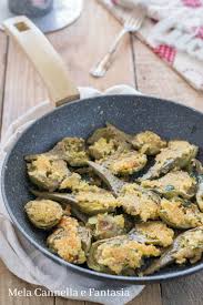 Preparate anche del brodo vegetale con il quale andrete a bagnare i carciofi 5 ogni qualvolta si asciughino troppo, quindi pepate e salate secondo i vostri gusti.la cottura dovrà prolungarsi per circa 15/20 minuti a seconda delle dimensioni dei carciofi. Carciofi In Padella Ricetta