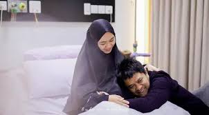 Pendidikan bukan hanya sebatas pemahaman singkat terhadap sesuatu, tetapi lebih merupakan proses penguasaan ilmu pengetahuan yang. Kesedihan Oki Setiana Dewi Usai Lahiran Anak Ke 4 News Entertainment Fimela Com