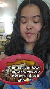 y el queso desboronado para que no se gaste rápido esto para mi es la  gloria comer la comida de tu país cuanto extraño el gallo pinto que hacía  mi madre, te extraño Nicaragua 🥹🇳🇮 #nica #parati 🇳🇮🇨🇦