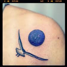 Marti Kus Ay Omuz Basi Izmir Dovme Piercing Alsancak Dip Tattoo Geometrik Realistic Portre Mikrodermal Anchor Piercing Kali Dovme Tattoo Piercing