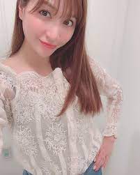 instagram 上的 mai oshima 寒くたって 春は春 寒さに負けないstyle fifth store fifth fifthtl フィフス スカラップ花柄刺繍ブラウスセット ベージュ style coordinate ootd lace top fashion lace