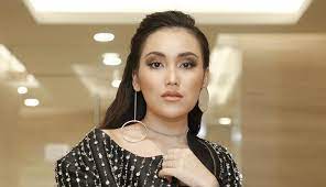 Heboh, ayu ting ting mabok saat nyanyi bareng raffi ahmad di cafe acara pesbuker. Polisikan Haters Ayu Ting Ting Usai Mengaku Diusir Dari Cafe Umi Kalsum Jangan Pikir Saya Tinggal Diam Pikiran Rakyat Com