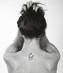 Pin By Adiss On Tetovani Horse Shoe Tattoo Shoe Tattoos Cowgirl Tattoos