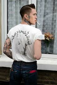 Ideen wie männer den kurzen undercut mit übergang richtig stylen! Rebellische Rockabilly Frisuren Fur Manner Frisurentrends Zenideen Rockabilly Frisuren Manner Rockabilly Frisur Jungs Frisuren