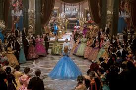 Questo film, di genere commedia è intitolato il patto di cenerentola streaming, la timida e sovrappeso nola delvin, direttrice di una rivista femminile, decide, con le sue due migliori amiche altrettanto rotondette, di seguire insieme una dieta seguendo gli infallibili consigli della giornalista belinda apple, autrice di una popolare rubrica del cuore della quale nessuno conosce la vera. Cenerentola Streaming 2015