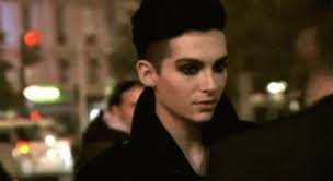 For a little refreshing, he has dyed his hair black. Bill Kaulitz Gif Billkaulitz Discover Share Gifs