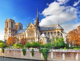 Numeroase evenimente din oras culmineaza cu o mare parada pe. Ghid Complet Pentru Un City Break Reusit In Paris