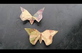 Sebelumnya kamu bisa menggulungkan kertas berwarna hijau pada batang lidi hingga menutupi seluruh bagian. Cara Membuat Origami Bunga Mawar Dari Uang Kertas Info Lif Co Id