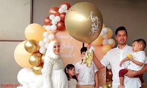 Aznil hj nawawi atau lebih popular dengan panggilan pak nil merupakan pengacara hebat yang telah menempah nama sebagai antara pengacara paling berjaya di malaysia. Hamil 8 Bulan Mawar Rashid Bakal Timang Baby Girl Lengkap Sepasang My Tv Online