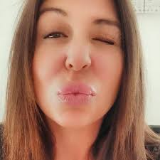 Et pourtant il est encore là ! » : les drôles de révélations de Julie  Depardieu sur sa vie avec Philippe Katerine https://mrf.lu/c8VZ