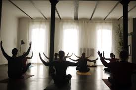 Features integrated graduated marks for measuring contents. Say Yoga Say Yoga