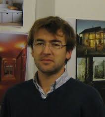 Une maison en bois à doubles murs