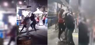 Un video en tiktok mostró una violenta pelea desatada en fantasilandia, y todo empezó por alguien que se quiso saltar la fila. Jneazyjcrtzzom